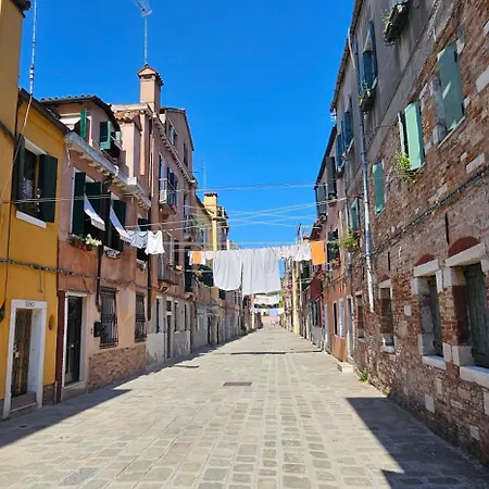 Small With Private Garden * Venedig
