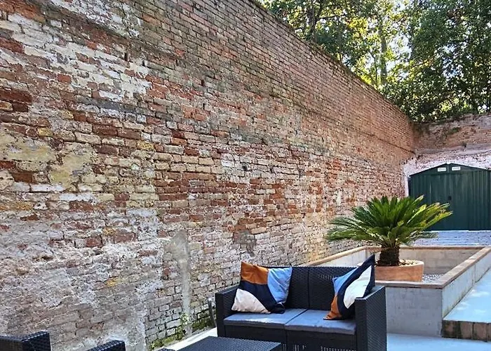 Small With Private Garden * Venedik
