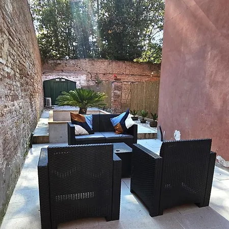 Small With Private Garden * Venice