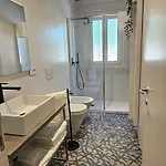 Small With Private Garden Apartamento